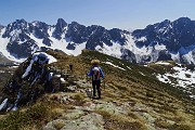 62 In cresta  sulla cima del Gardena con le Piccole Dolomiti Scalvine da sfondo